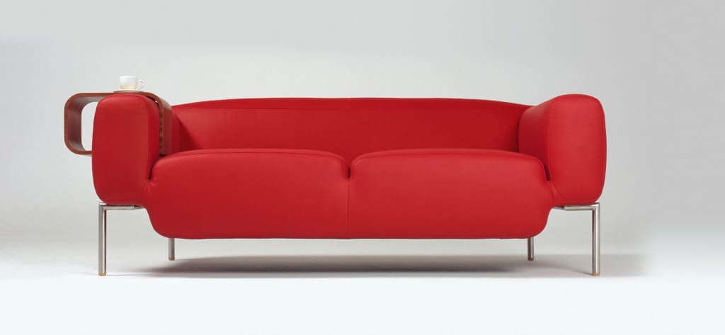 Niewysoka i przysadzista niczym słynny nowozelandzki nielot – kanapa „Kiwi” (proj. Renata Kalarus, prod. Iker).