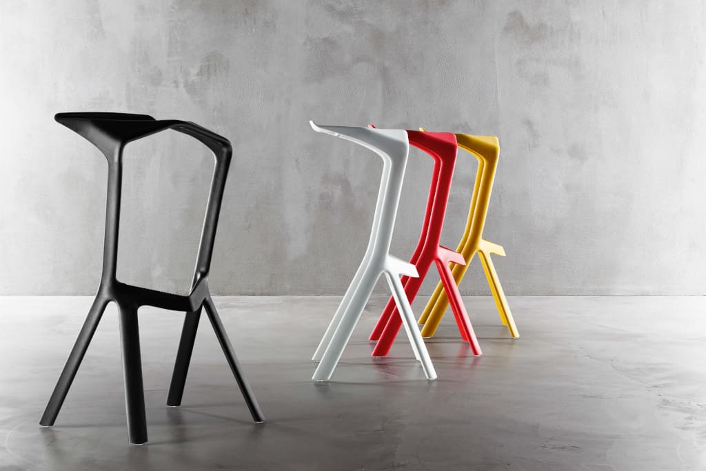 Niezwykły hoker „Miura”, który Konstatntin Grcic zaprojektował dla firmy Plank, miał pasować zarówno do wnętrz mieszkalnych, jak i kontraktowych.