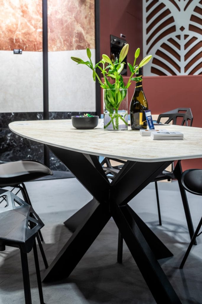 Proform - stoisko firmy na targach Warsaw Home 2024 - stół