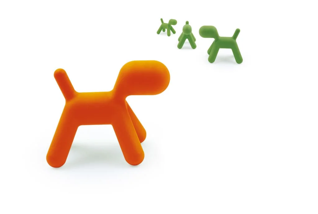 Piesek „Puppy” stworzony przez Eero Aarnio stał się jednym z najbardziej znanych mebli marki Me Too, stworzonej specjalnie dla dzieci.