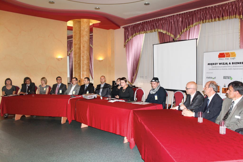 Tematem przewodnim panelu dyskusyjnego podczas „ProMaTap 2011” była współpraca projektantów, dostawców i producentów mebli. Wzięli w nim udział przedstawiciele tych grup zawodowych.