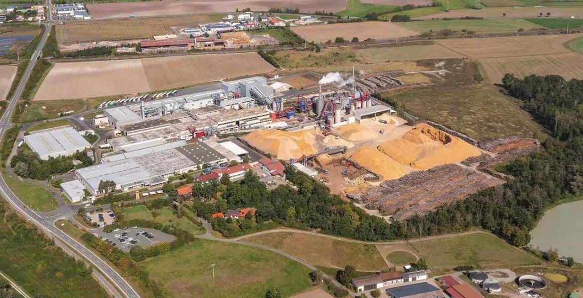 Dzięki zakładowi w Markt Bibart Grupa EGGER dysponuje 22 lokalizacjami produkcyjnymi i po pierwszej połowie roku obrotowego 2023/2024 informuje o stabilnym rozwoju.