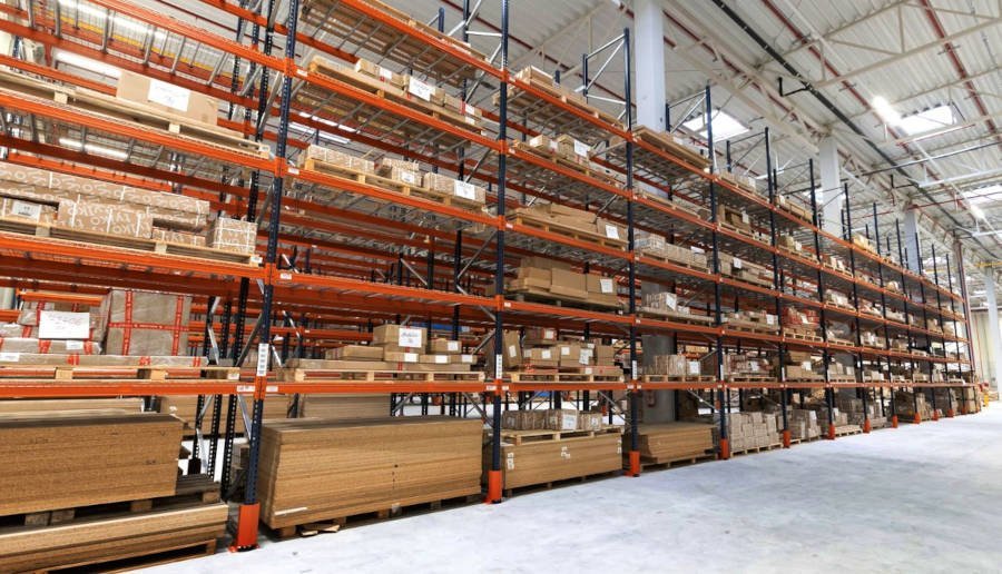 Centrum logistyczne z magazynem pozwalającym na przechowywanie jednocześnie do 5 tys. palet z zamówieniami. Oferuje As Max Group.