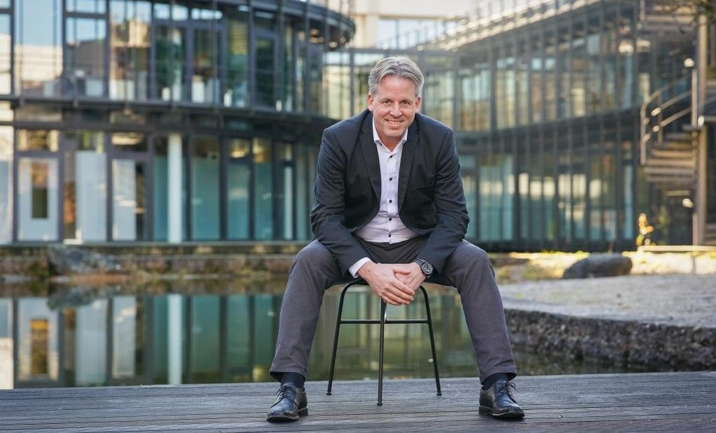 Claus Neuffer nowy członkek Zarządu Schattdecor przed siedzibą firmy Schattdecor.