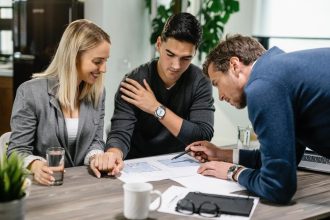 W grudniu 2023 r. wartość zapytań o kredyty mieszkaniowe wzrosła o 421%.