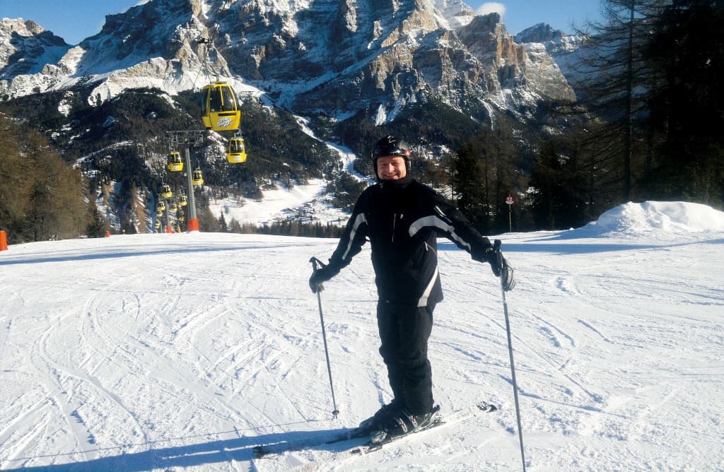 Marek Liberacki na nartach we Włoszech.