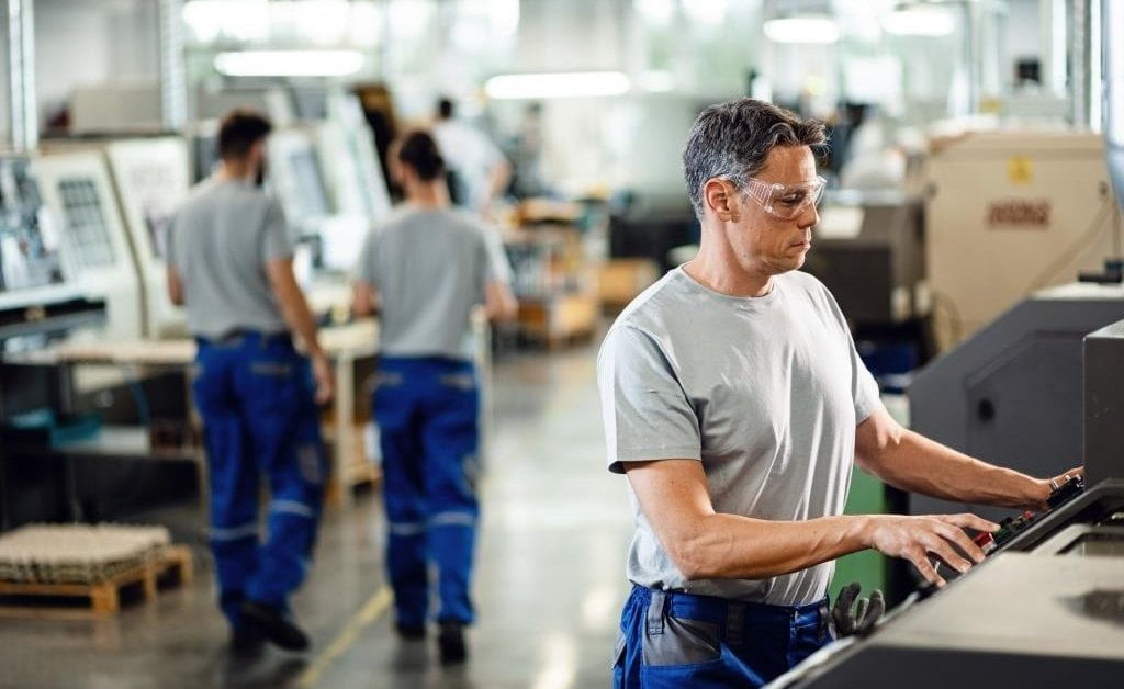 Polska branża meblarska w 2024 roku mierzy się z ogromnymi wyzwaniami gospodarczymi, technologicznymi i geopolitycznymi i zalicza spadki.