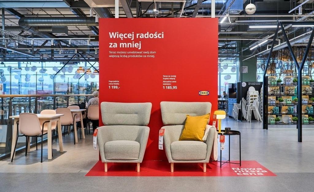 IKEA inwestuje w obniżki cen.