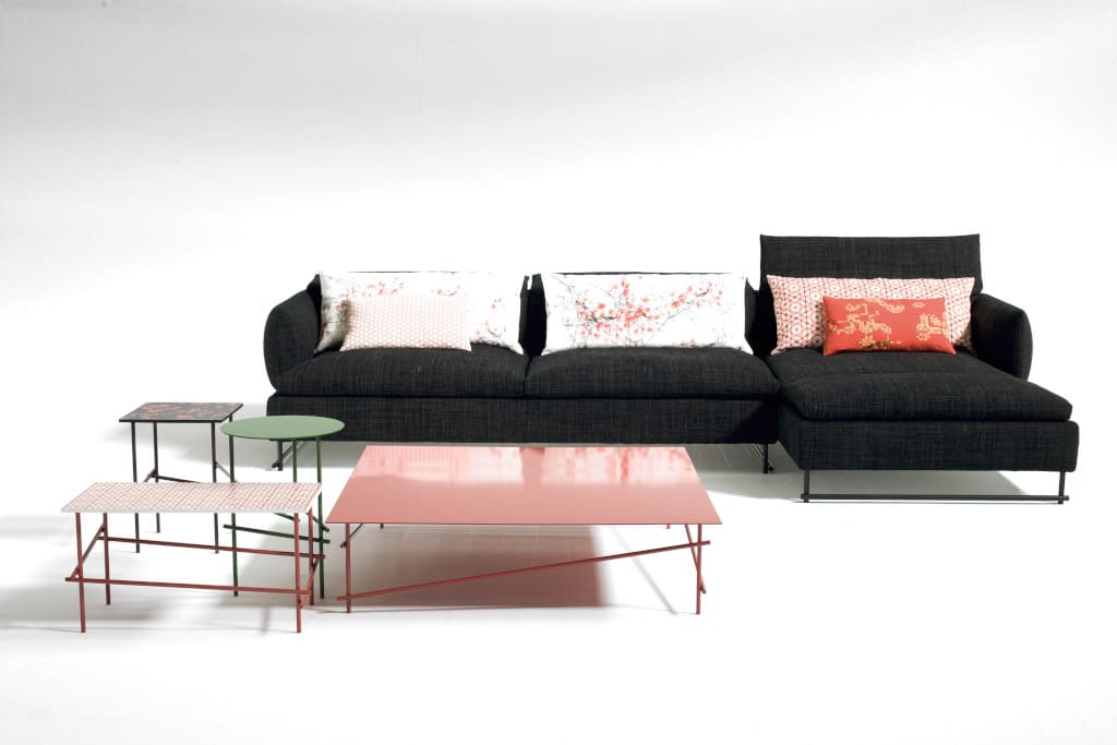 Dalekowschodnia estetyka i… gra w bierki – eklektyczne inspiracje projektu sofy „Shanghai Tip” (prod. Moroso) są wyraźnie widoczne w jej wyglądzie.