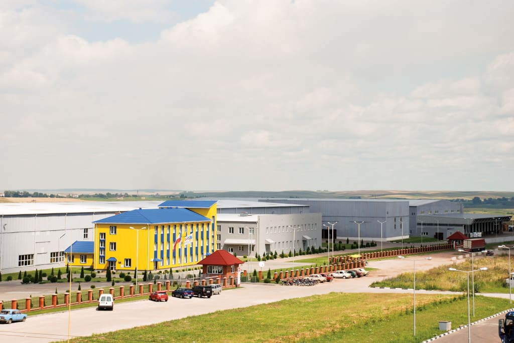 Inwestycje zagraniczne firm z branży meblarskiej są bardziej niż skromne. Na zdjęciu: salon firmowy Black Red White w centrum handlowym w Winnicy na Ukrainie.