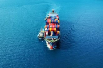 Według B+R Studio, wartość importu mebli do naszego kraju w 2023 roku wyniosła nieco ponad 3,2 mld euro. To przełożyło się na spadek importu mebli do Polski wynoszący około 10% w stosunku do 2022 roku.