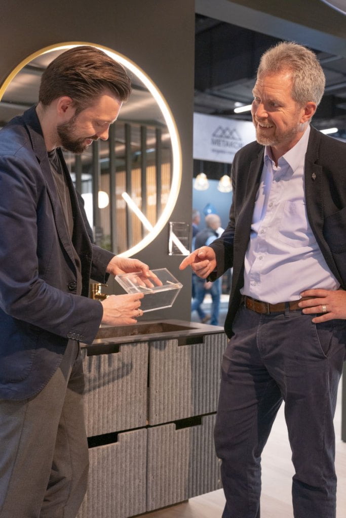 Dyrektor ds. rozwoju firmy Dansani, Rasmus Kjær, i projektant Andreas Marxen opowiadają o tym, jak Threespine® pomaga im tworzyć bardziej zrównoważone meble.