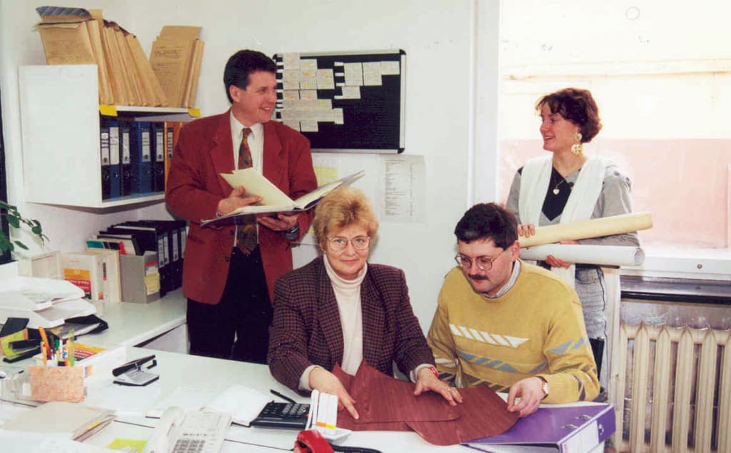 Wanda Zyburska ze współpracownikami.