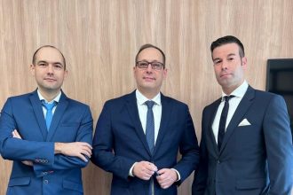 Zarząd Interprint Polska (od lewej): Cezary Bąbała, Jochen Geiger, David Rauchalles.