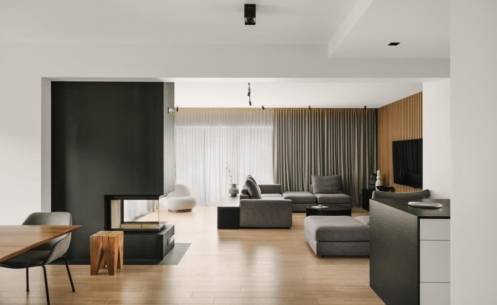 Projekt domu o powierzchni 300 m2 autorstwa pracowni Zimon Studio - widok na salon.