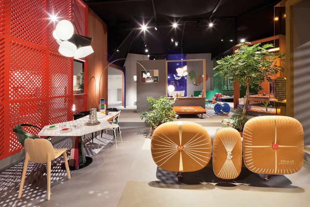 Centrum idealnego domu Doshi Levien to wewnętrzne patio.