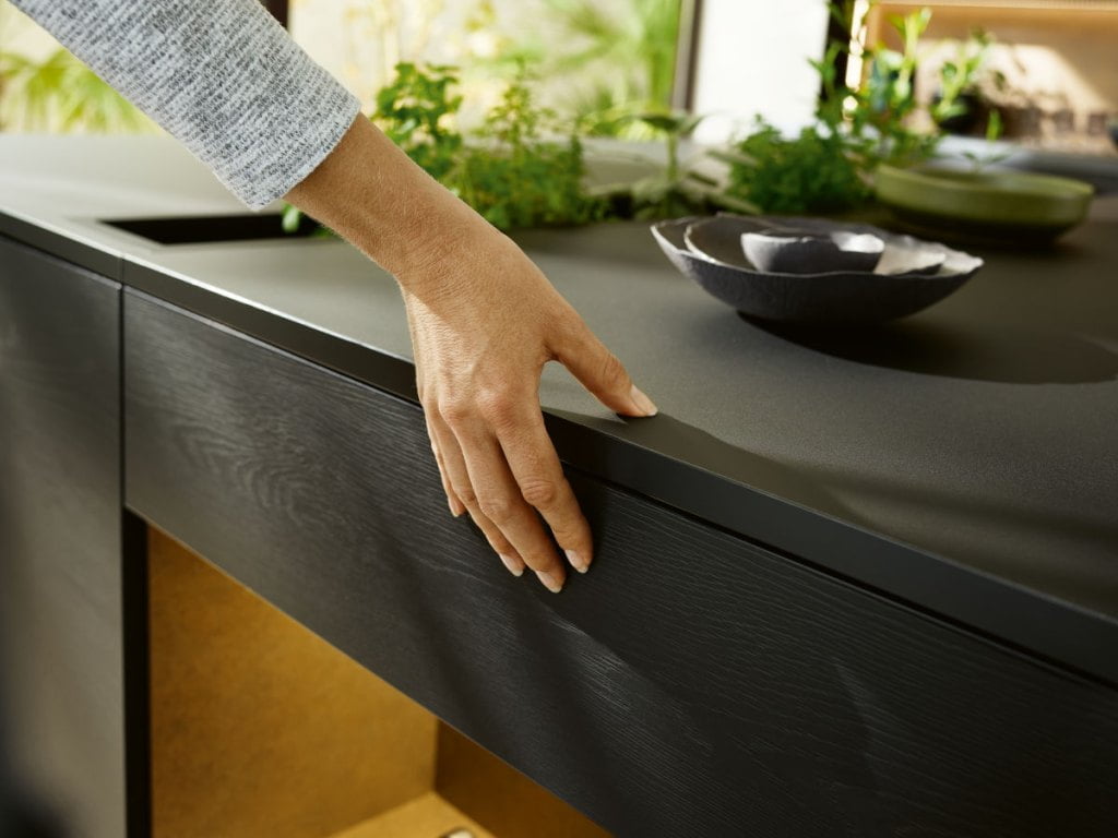 W ramach kompleksowej palety PerfectSense Matt firma EGGER oferuje jeszcze więcej opcji wzorniczych wpisujących się w matowy trend. Dzięki ochronie przed odciskami palców produkty są łatwe w czyszczeniu. Fot. EGGER Holzwerkstoffe.