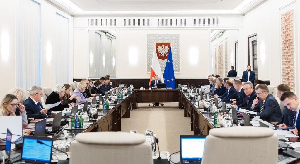 Nowy rząd podczas posiedzenia Rady Ministrów.