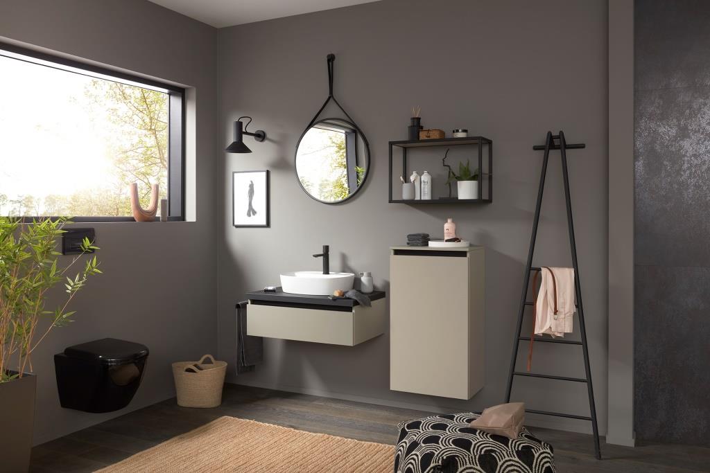 Co eksportować do Niemiec? Jakie meble? Seria mebli łazienkowych bez uchwytów opiera się na wyraźnych liniach. Nadają one kolekcji elegancji i powściągliwości.