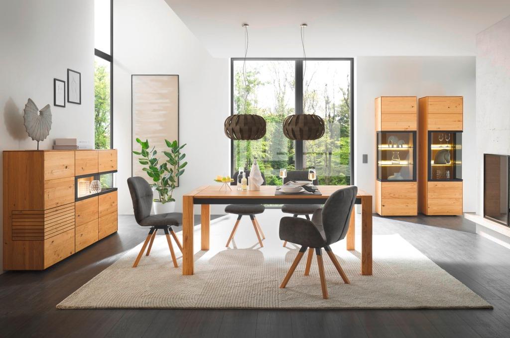Co eksportować do Niemiec? Jakie meble? Meble z litego drewna słodkiego kasztana wyróżnia złotobrązowy kolor, który emanuje ciepłem. Fot. Möbelwerke A. Decker.