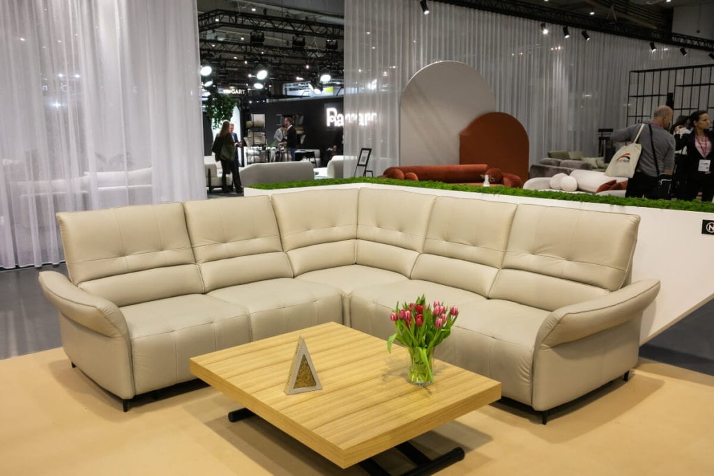 Feniks - narożnik na targach Meble Polska 2024 w Poznaniu