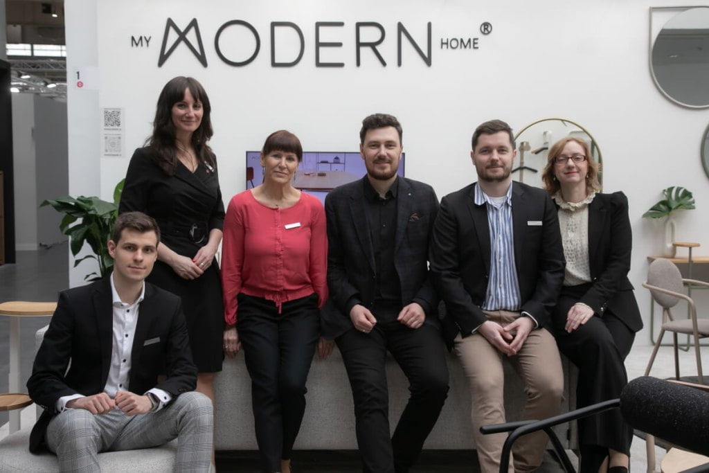My Modern Home - zespoł na stoisku na targach Meble Polska 2024 w Poznaniu