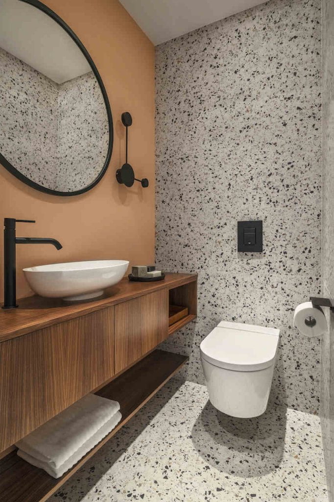 Toaleta - metamorfoza domu pod Warszawą autorstwa pracowni PRW Design.