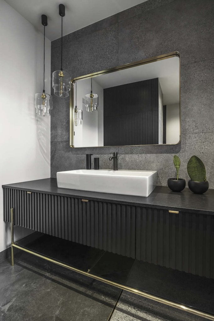 Łazienka - metamorfoza domu pod Warszawą autorstwa pracowni PRW Design.