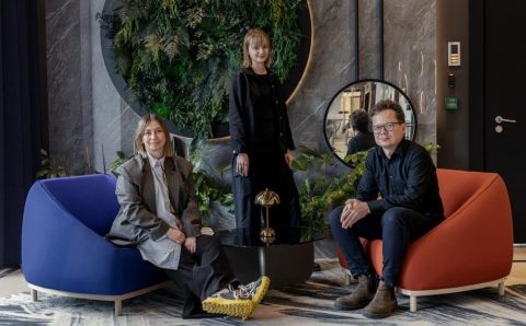 Hilton Garden Inn Kraków Airport, realizacja AKA Studio - Od lewej: Karolina Kowalik, Katarzyna Berent i Przemek Maksym.