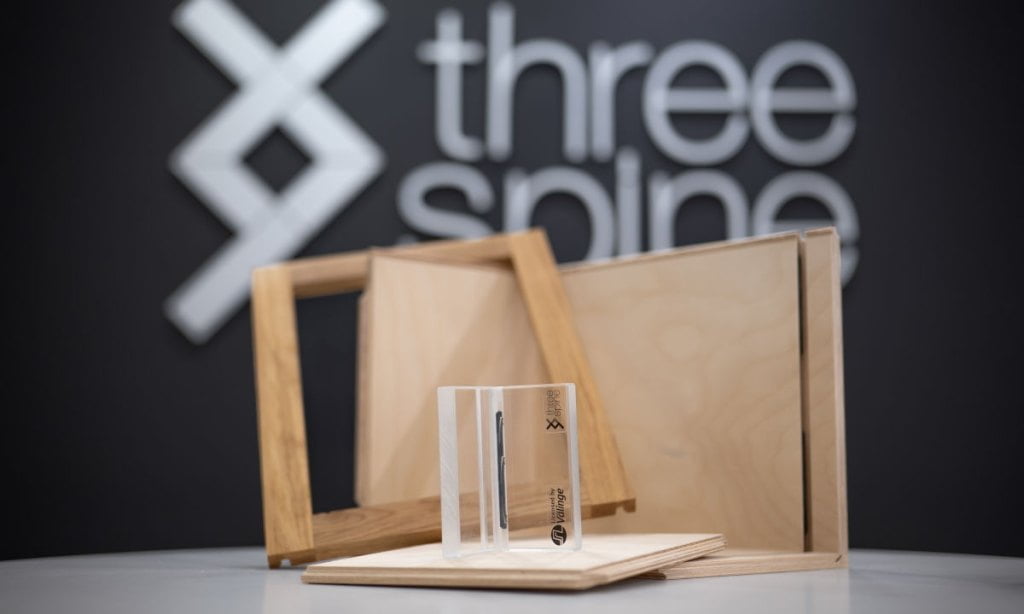 System Threespine umożliwiający prosty montaż mebli na kliknięcie.