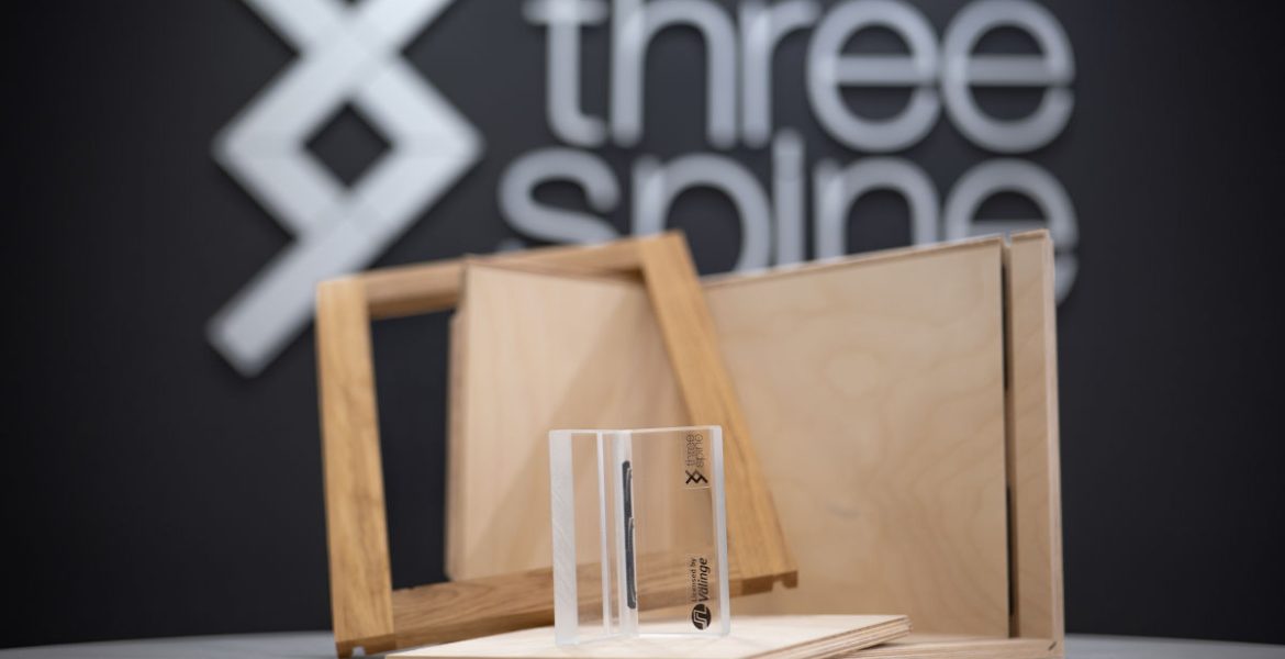 System Threespine umożliwiający prosty montaż mebli na kliknięcie.