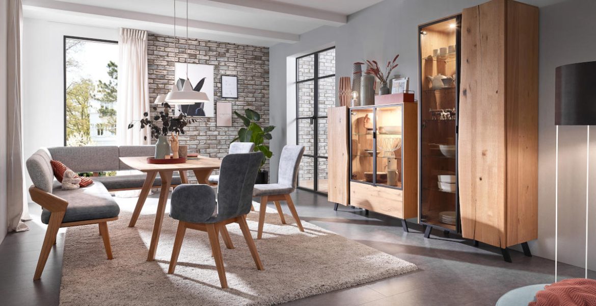 Lakiery wodne Bluefin z oferty Adler wykorzystane w nowoczesnej przestrzeni salonu i jadalni.