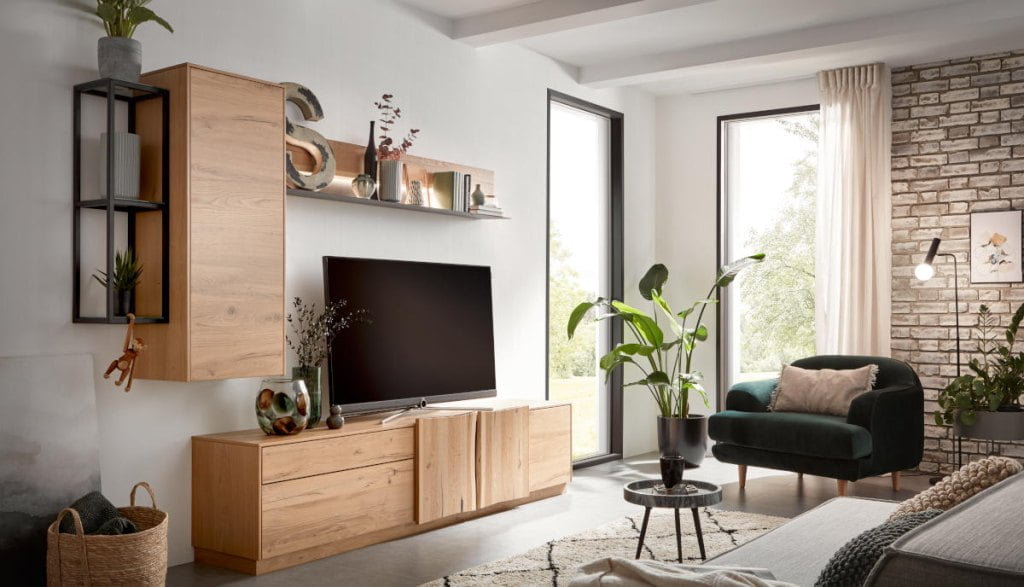 Lakiery wodne Bluefin z oferty Adler wykorzystane w nowoczesnej przestrzeni salonu i jadalni.