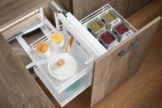 AMIX - biały corner w brązowej szafce