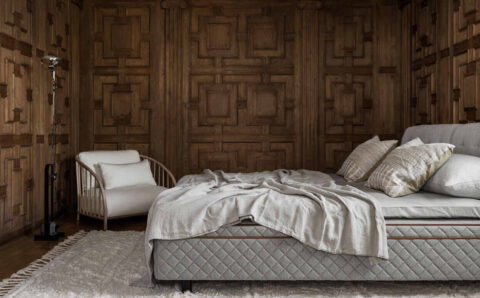 Szwedzka firma DUXIANA to przykład wnętrzarskiej marki, która przenosi nas do estetyki „old money” i trendu quiet luxury w nordyckim wydaniu. Klienci zwracają uwagę przede wszystkim na jakość mebli i łóżek, z których od prawie 100 lat słynie ten skandynawski producent.