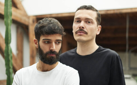 Założyciele studia Formafantasma (od lewej): Andrea Trimarchi i Simone Farresin. Fot. Renee de Groot.