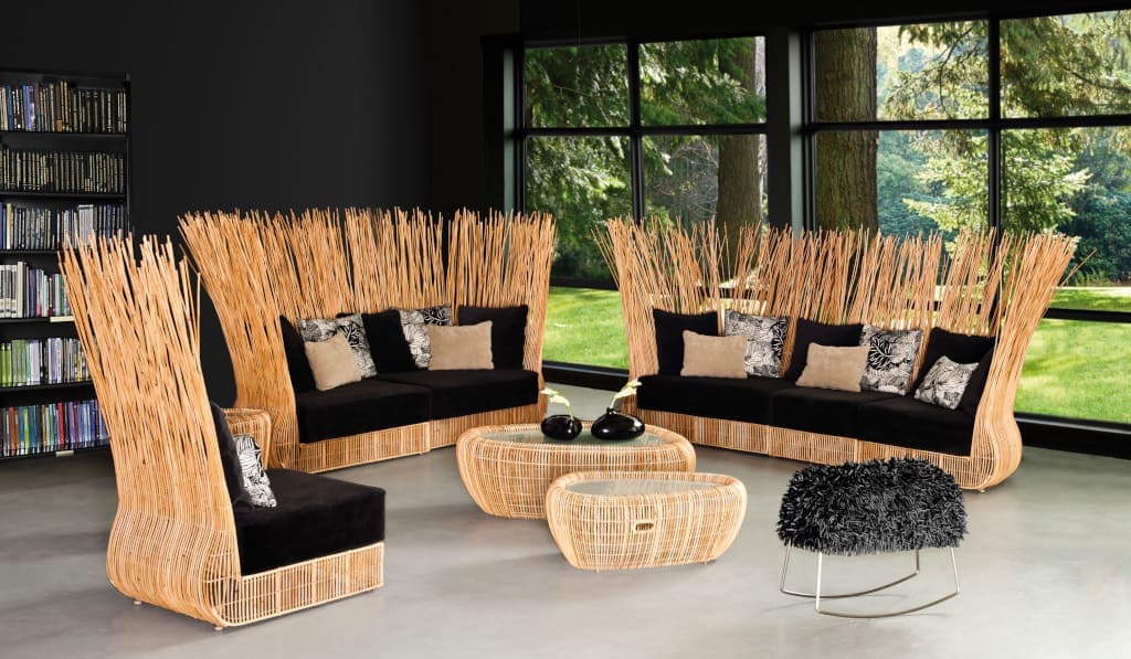 Jedna z nowszych kolekcji Kenneth Cobonpue to meble z rattanu „Yoda”. Niepowtarzalny charakter meblom wypoczynkowym nadaje forma oparcia – organicznie prosta i naturalna.