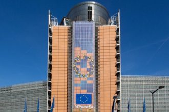 Organizacje branży drzewnej apelują do Komisji Europejskiej o zmiany w rozporządzeniu EUDR. Na zdjęciu siedziba Komisji Europejskiej w Brukseli.