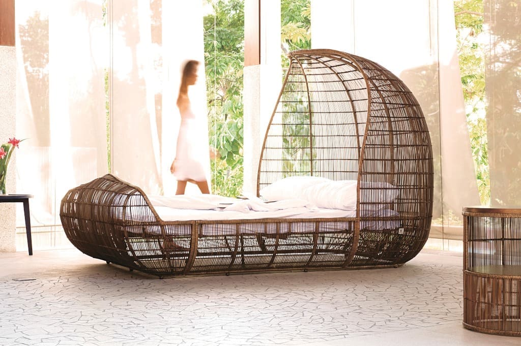 Łoże z kolekcji „Voyage” przypomina dawne trzcinowe łodzie, popularne na filipińskim archipelagu. Wystarczy zamknąć oczy, by wyruszyć w rejs do świata marzeń i wyobraźni.