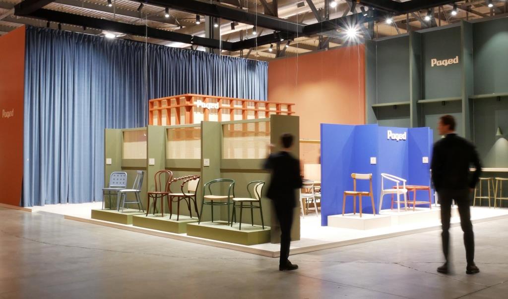 Stoisko Paged Meble w Mediolanie według koncepcji autorstwa Mai Ganszyniec.