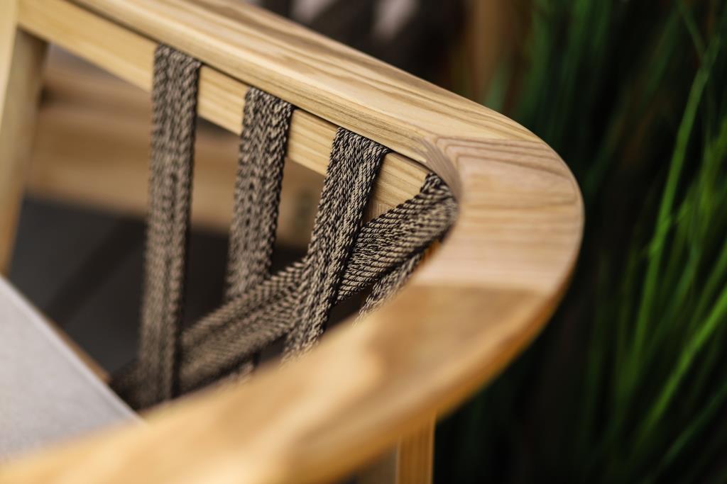 Kolekcja mebli ogrodowych Ribbon, autorzy projektu: Szymon Hanczar, Przemysław Słowik (hanczar.studio).