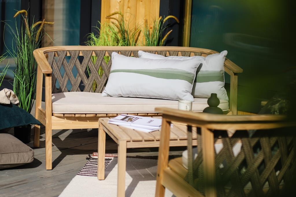 Kolekcja mebli ogrodowych Ribbon, autorzy projektu: Szymon Hanczar, Przemysław Słowik (hanczar.studio).