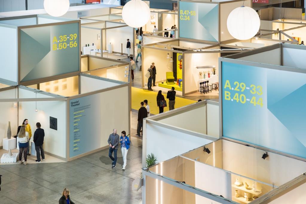 SaloneSatellite podczas tegorocznej odsłony targów w Mediolanie.