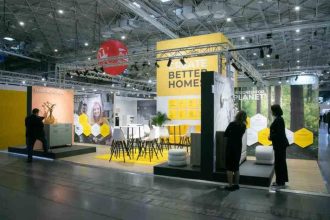 Są wyniki finansowe Grupy FORTE za ostatni rok obrotowy i IV kw. roku obrotowego. Na zdjęciu stoisko FORTE podczas targów MEBLE POLSKA 2024.