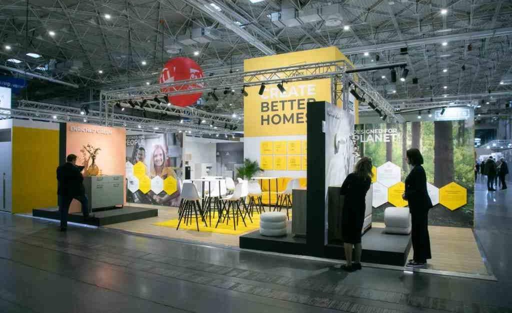 Są wyniki finansowe Grupy FORTE za ostatni rok obrotowy i IV kw. roku obrotowego. Na zdjęciu stoisko FORTE podczas targów MEBLE POLSKA 2024.