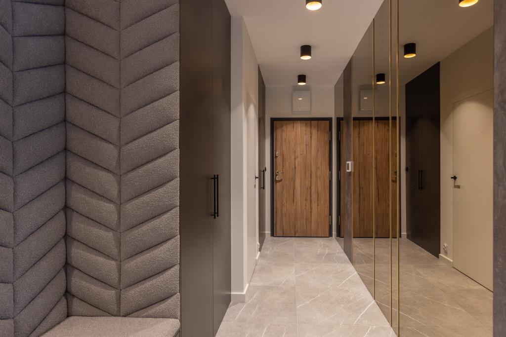 Strefa wejściowa w stylu modern classic.