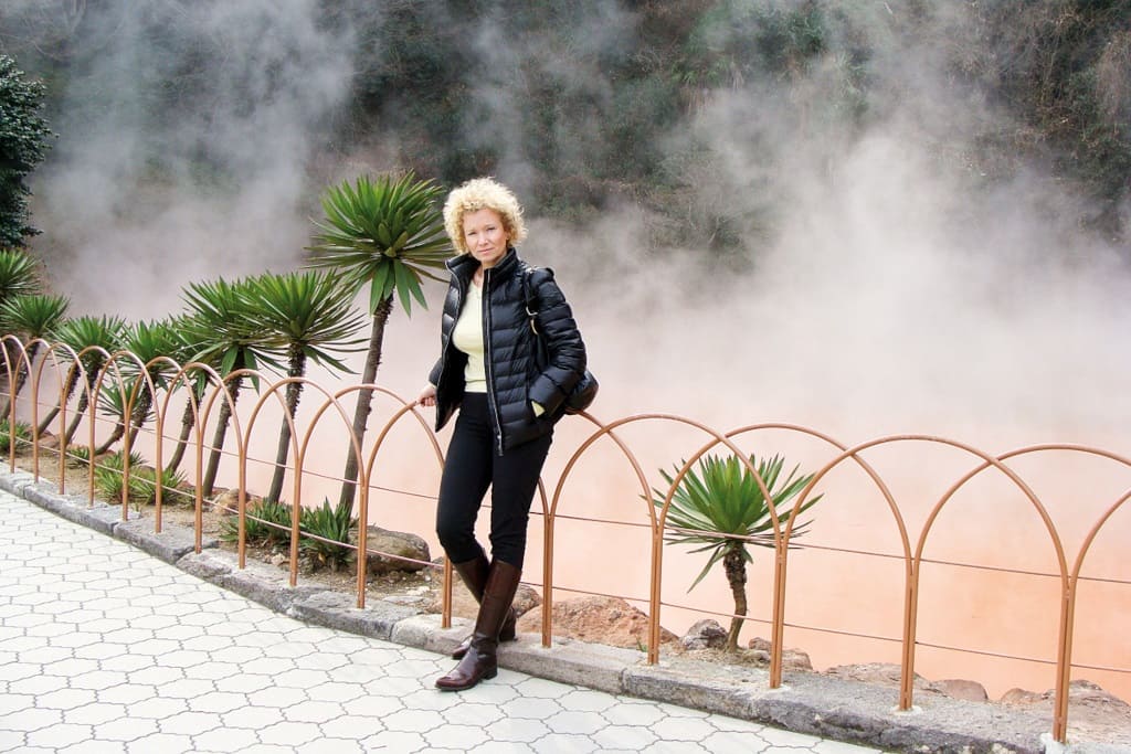 Japońskie Beppu, najbardziej geotermiczne miasto świata, to raj dla miłośników kąpieli w gorących, wulkanicznych źródłach, których liczby nie sposób tu zliczyć.