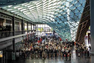 Salone del Mobile.Milano 2024 - wejście na targi w Mediolanie.