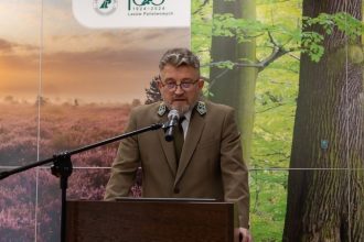 Witold Koss, Dyrektor Generalny Lasów Państwowych podczas konferencji prasowej nt. ograniczania wycinki.