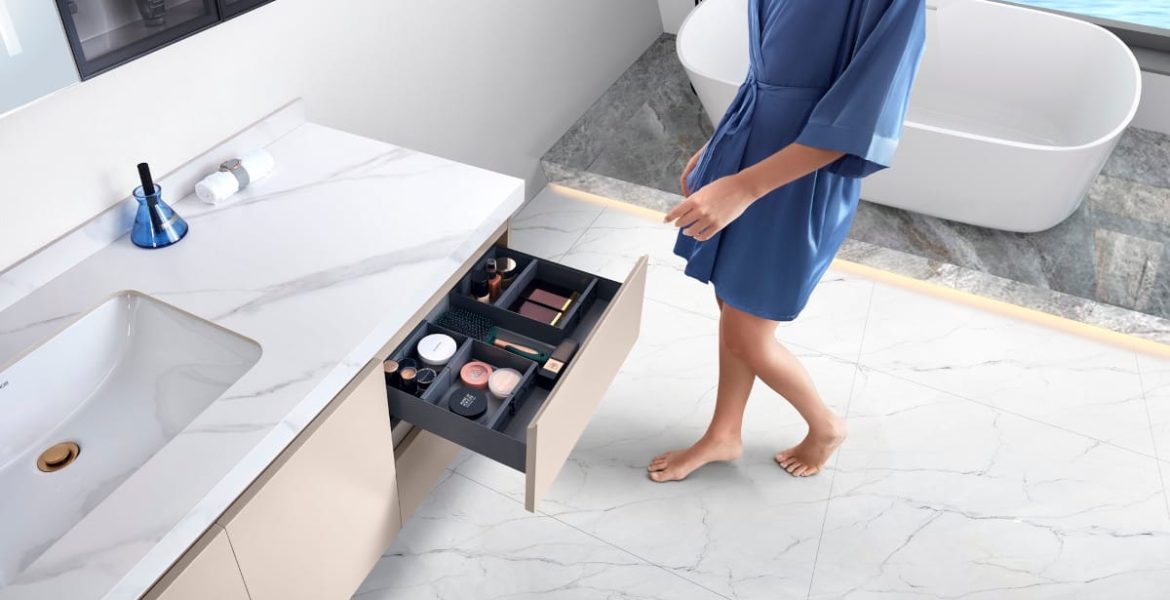 AMIX - Pani otwierająca szufladę Pure Box